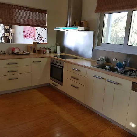 Agrilesa Beach House *