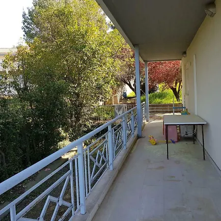 Agrilesa Beach House *