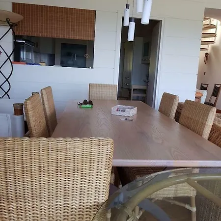 Agrilesa Beach House *